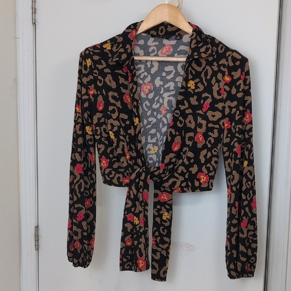 IMAN Tops - IMAN ANIMAL PRINT CROPPED BLOUSE SIZE SMALL